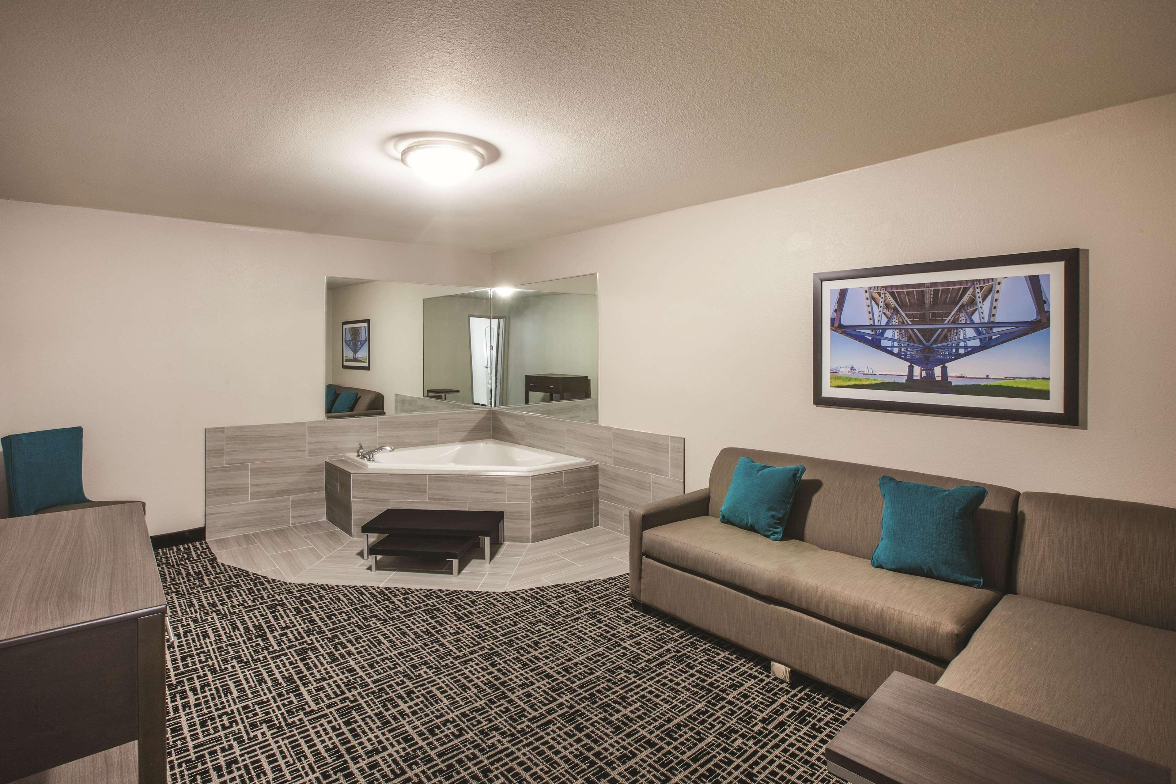 La Quinta by Wyndham Walker - Denham Springs Hotel Eksteriør billede